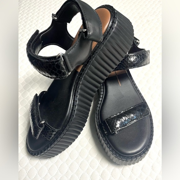 New Dolce Vita Debra Platform Sandals Midnight Black Embossed Leather
Women's 9 - Picture 3 of 9